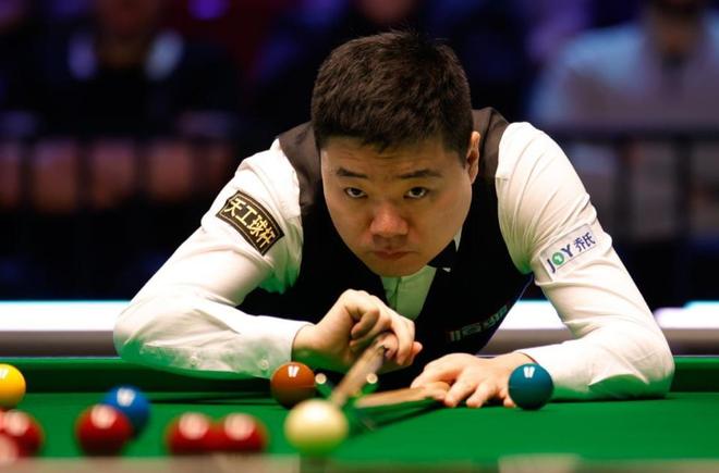 在篮下强打 在篮下强打