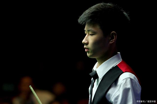 76人官方：恩比德已成功接受左膝关节镜手术 六周后接受复查